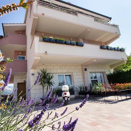 Utopia Apartments Split Exterior photo